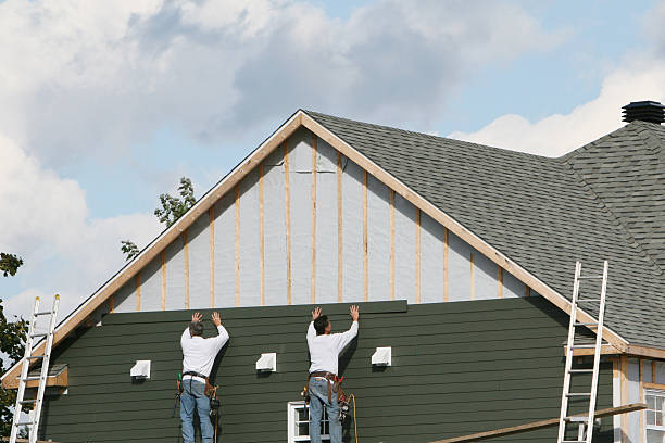 Professional Siding Installation technician working in Deerfield, IL